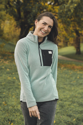 Damen Half Zip Sweatshirt in Hellblau Perfekt zum Skifahren und Snowboarden als Skirolli und Snowboard Pullover.