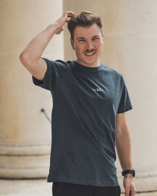 Herren T-Shirt „Phonetic“ in Grün von The Clue Clothing