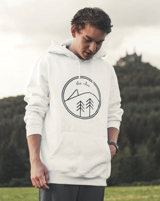 Unisex Classic Hoodie Pullover in Weiß beim Wandern in Bayern von The Clue Clothing