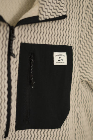 Unisex Sweatshirt mit Reißverschluss und Muster. Für Herren und Damen mit Brusttasche und Muster in Beige.