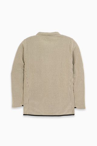 Warmer Damen Pullover Pullover mit Reißverschluss in Beige von hinten. Skirolli für kältere Temperaturen mit Muster für Damen in Beige mit Brusttasche.