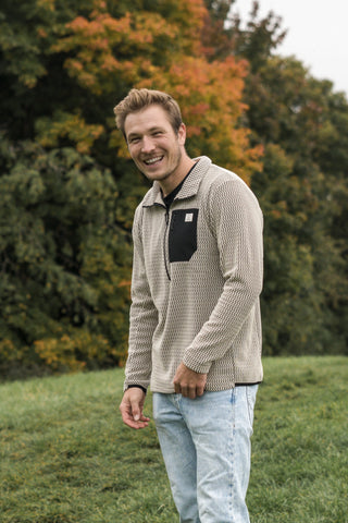 Wärmender Herren Skirolli in Beige mit Half-Zip von The Clue Clothing. Ideal als Skibaselayer oder Midlayer beim Skifahren und Snowboarden an kalten Tagen.