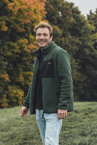 Herren Sherpa Fleece Teddyfell Jacke in Olive mit Brusttasche von The Clothing